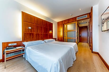 Twin Room with Airport Transfer (2 Adults + 1 Child)