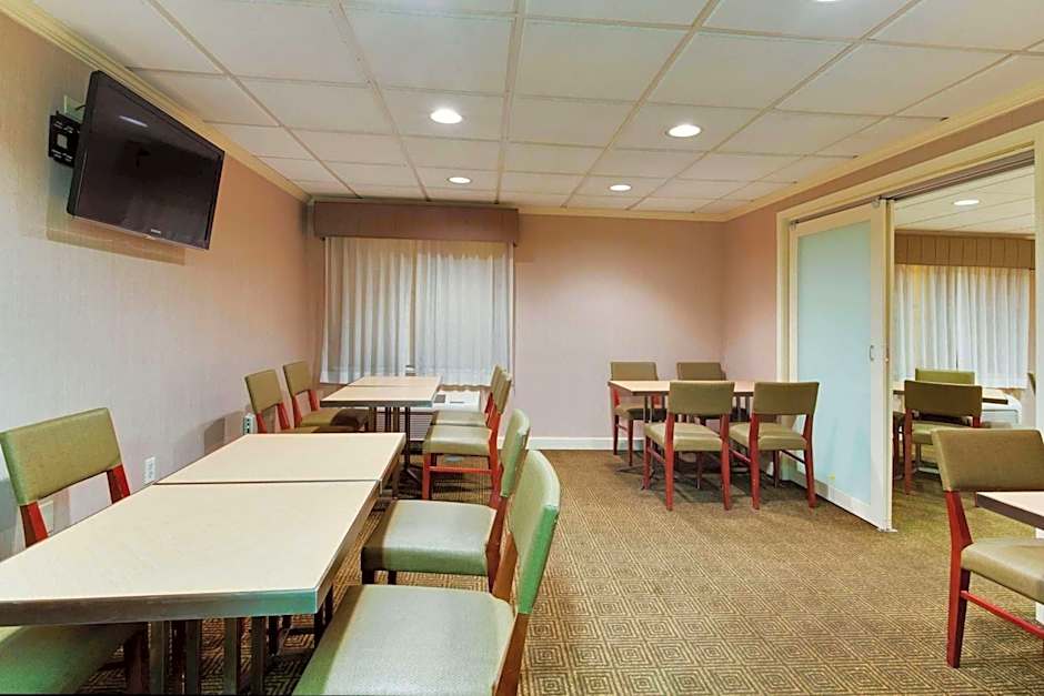 La Quinta Inn & Suites by Wyndham Lakeland East