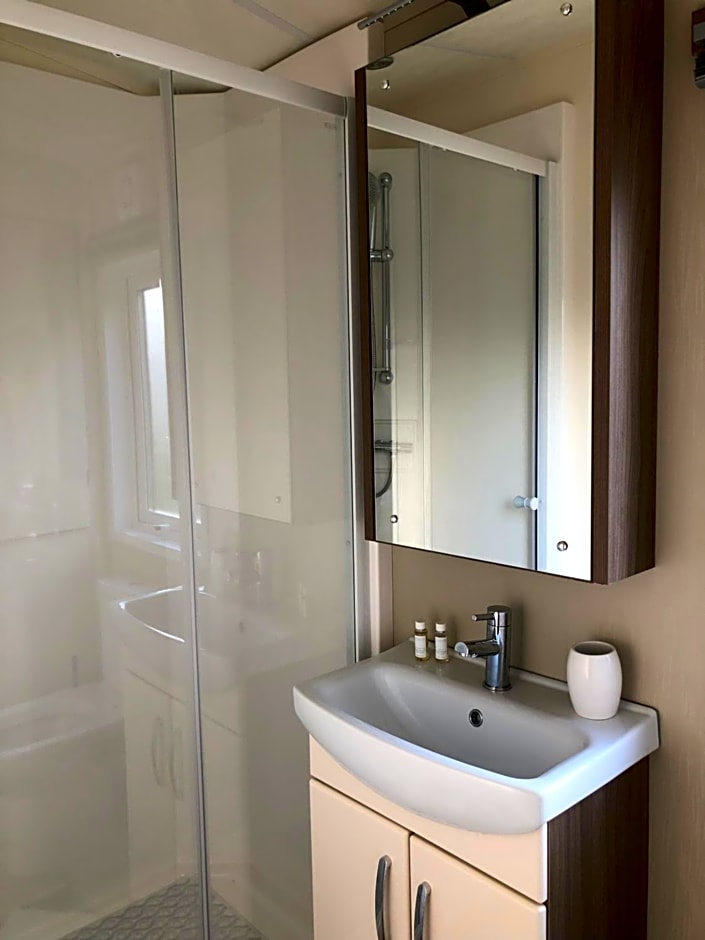 Moonlight Ridge -2 bedroom lodge with hot tub