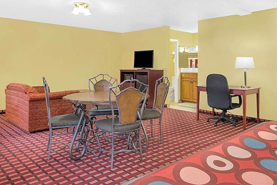 Super 8 by Wyndham Kerrville TX