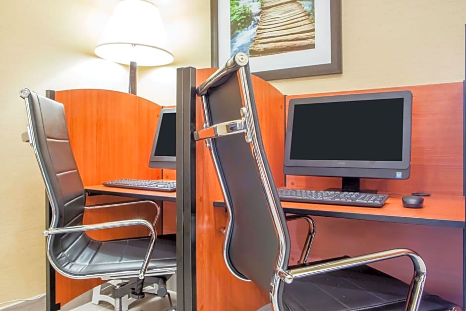 Hawthorn Extended Stay by Wyndham Milwaukee Airport