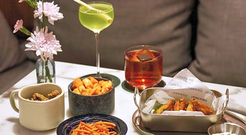 Thee Bangkok Hotel by TH District