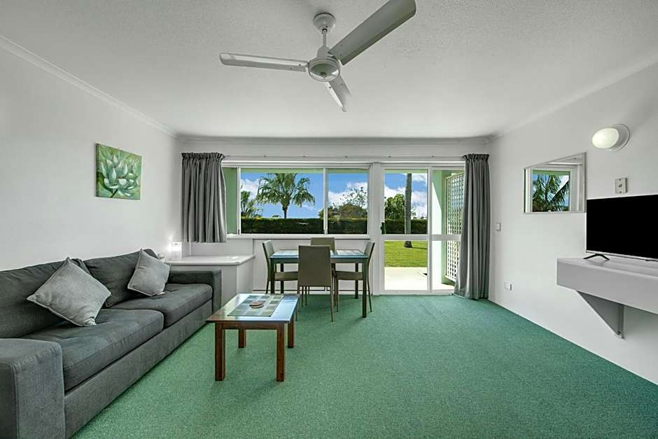 Reef Adventureland Motel