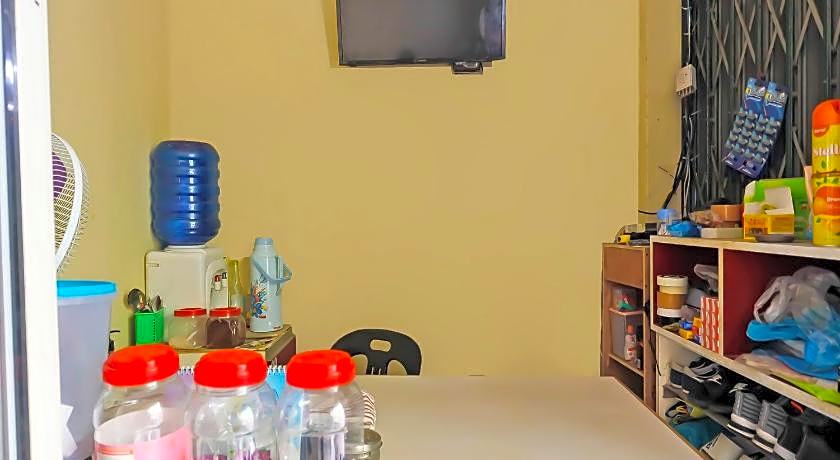 SPOT ON 92569 Anto Homestay SyariahNearPelabuhan Feri Harbor Bay