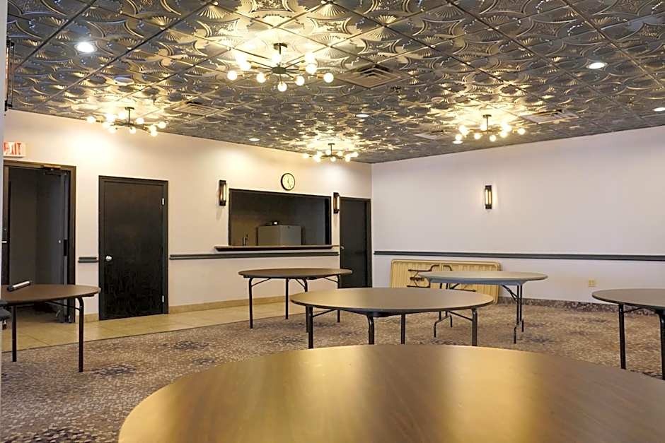 American Inn & Suites