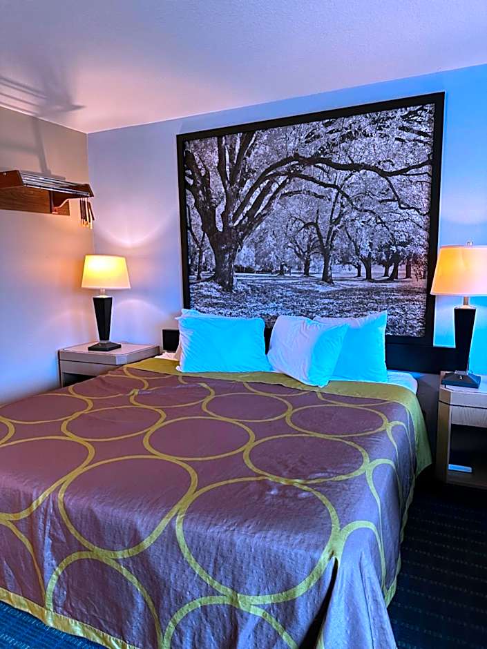 Super 8 by Wyndham Vancouver East