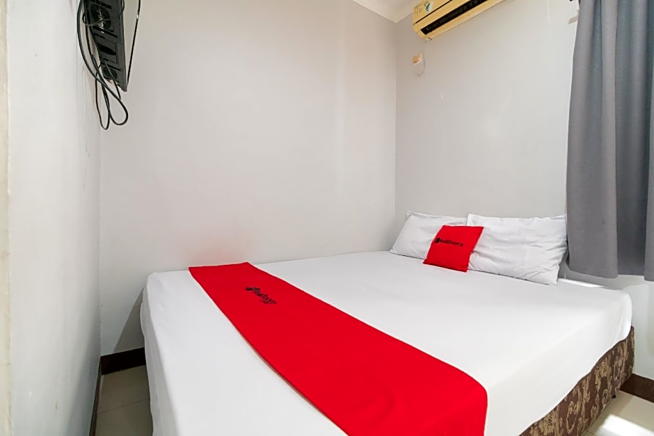 RedDoorz @ Tondano Benhil