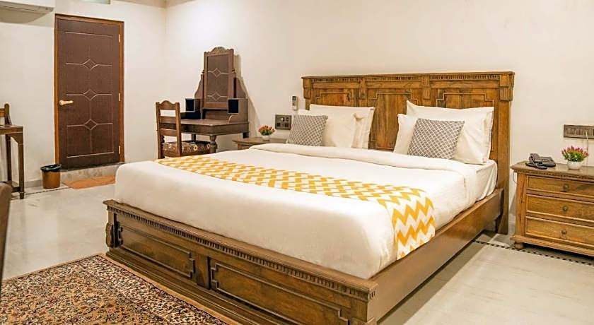 Hotel Devraj Niwas on Lake Pichola Udaipur