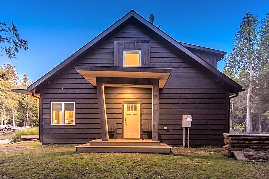 Luxury Tobermory Retreat Modern Home Hot Tub