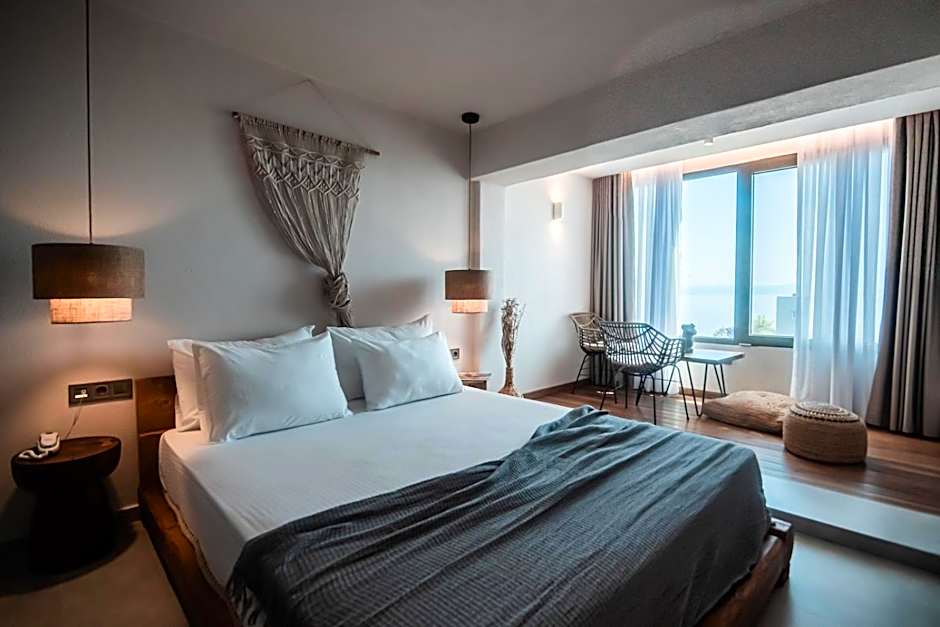 King's & Queen's Afitos - Suites With Private Pool