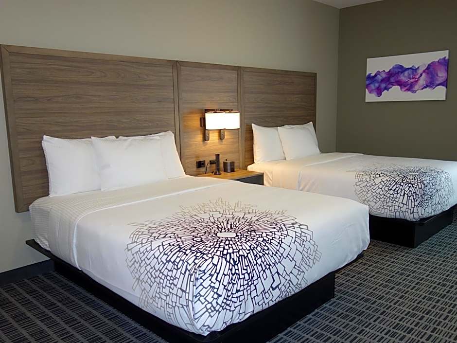 La Quinta Inn & Suites by Wyndham San Antonio Alamo City