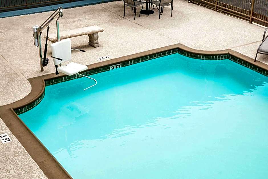 Days Inn by Wyndham Houston