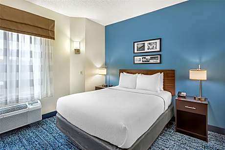 1 Queen Bed, Nonsmoking, Accessible