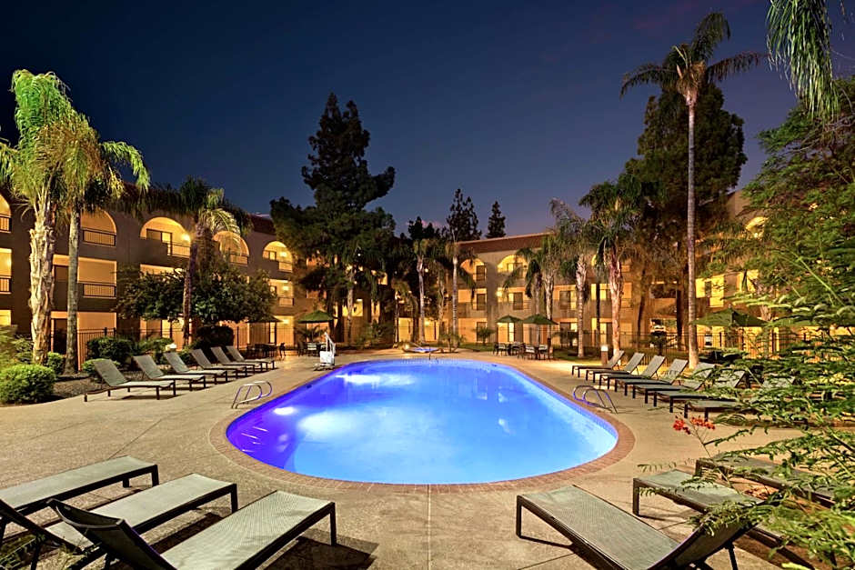 Embassy Suites By Hilton Hotel Phoenix-Tempe