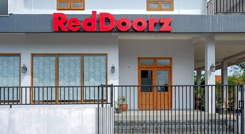 RedDoorz Syariah near Kawasan Sam Poo Kong 2