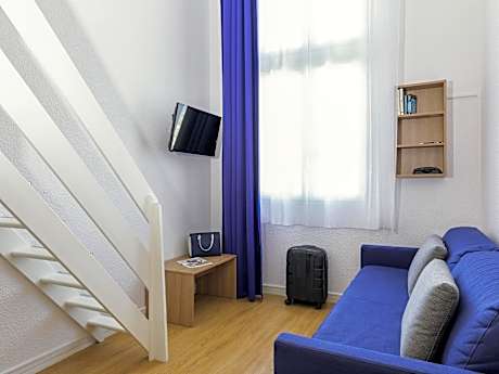 Studio with 1 double bed and 1 sofa bed