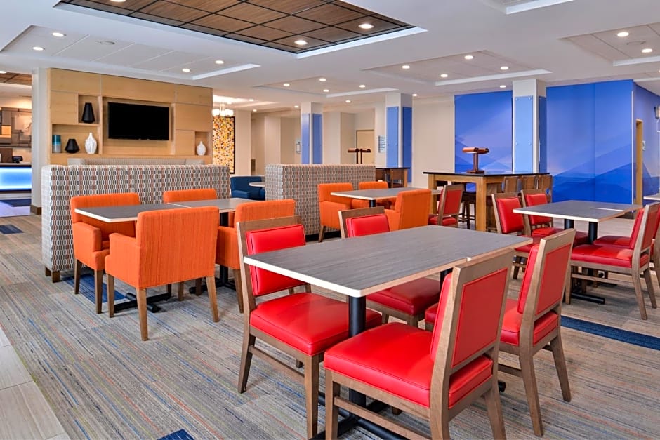 Holiday Inn Express Hotel & Suites Cincinnati - Mason