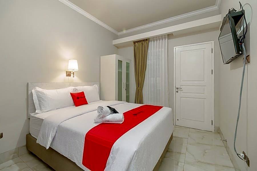 RedDoorz near Taman Makam Pahlawan Cikutra