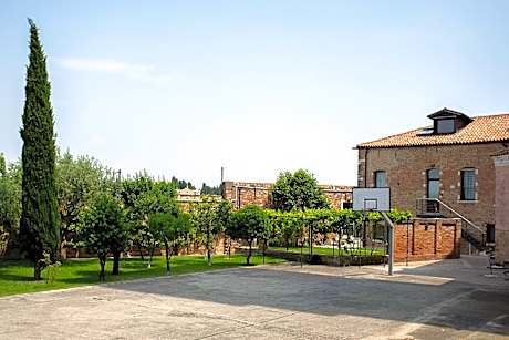 Queen Studio - Disability Access