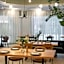 Hilton Chicago/Magnificent Mile Suites