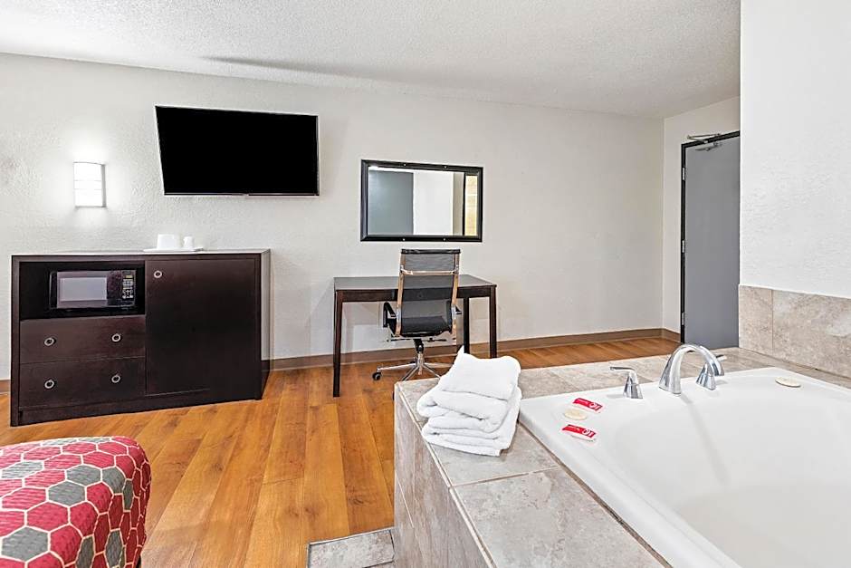 Econo Lodge Akron Copley Northwest