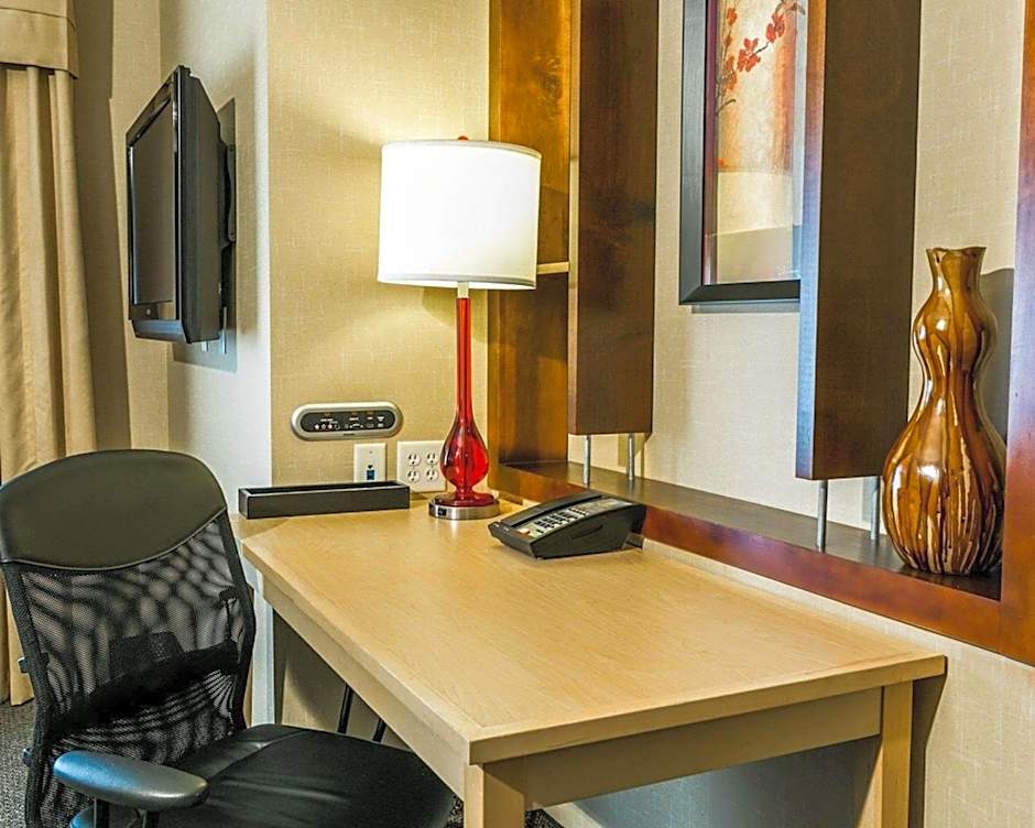 Cambria Hotel Denver International Airport