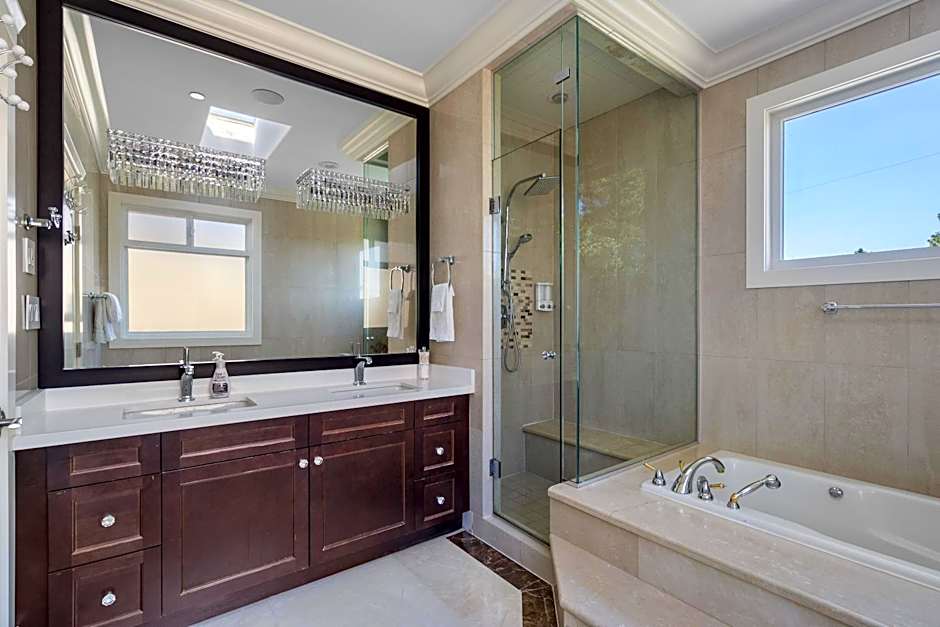 Luxurious Multi-Family Home in Vancouver West, 10 Mins Downtown