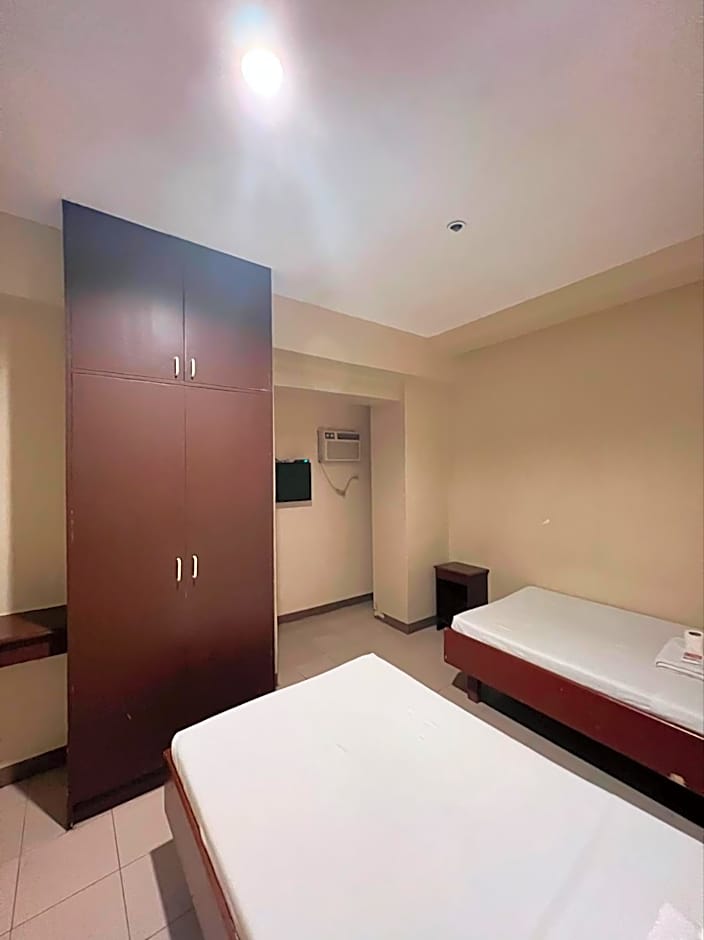 Blue Velvet Hotel -CM Recto