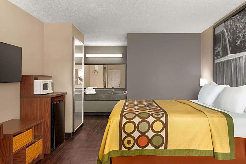 Super 8 by Wyndham Universal City