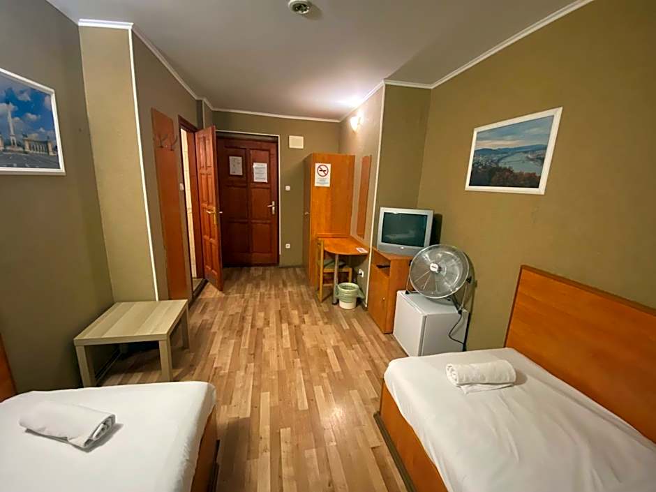 Easy Star Hotel
