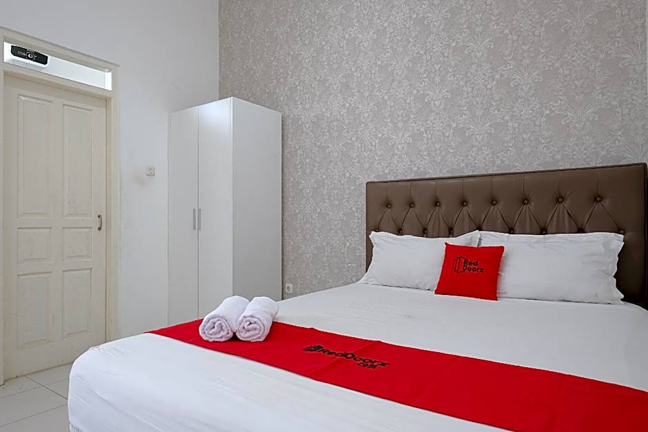 RedDoorz @ Griya Martha Sumber Solo