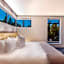 Amara 2 -Designer Penthouse with Solar Power