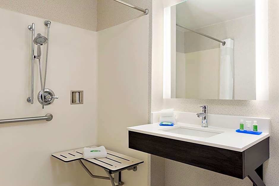Holiday Inn Express Hotel & Suites Shawnee I-40 By IHG