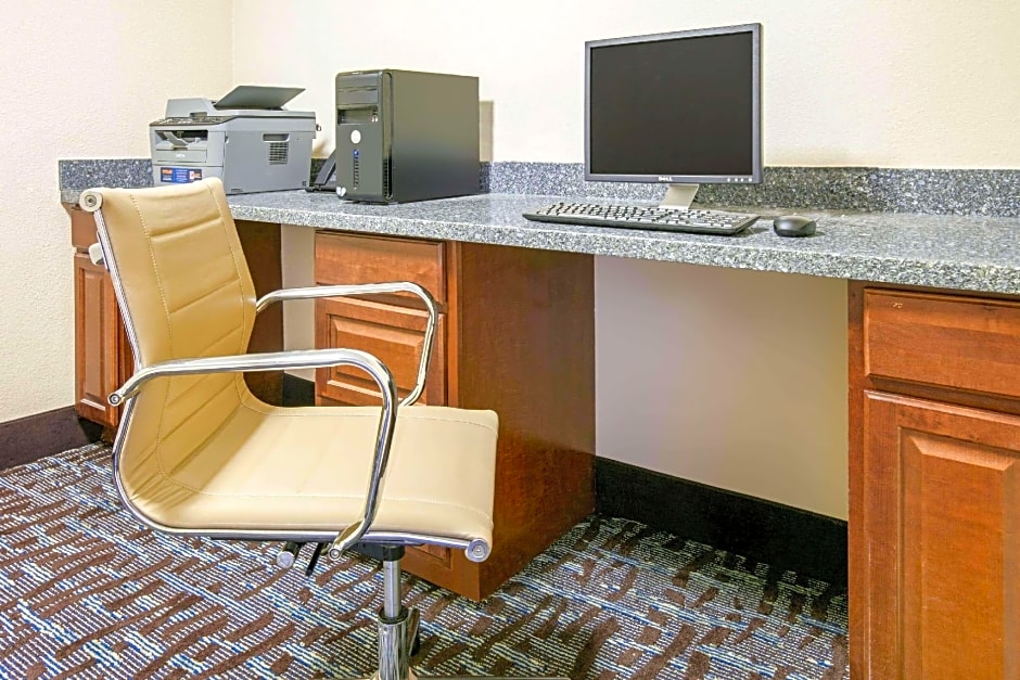 La Quinta Inn & Suites by Wyndham Paris