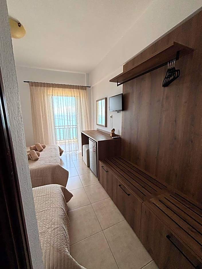 Hotel Avra