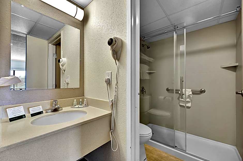 Quality Hotel & Suites At The Falls