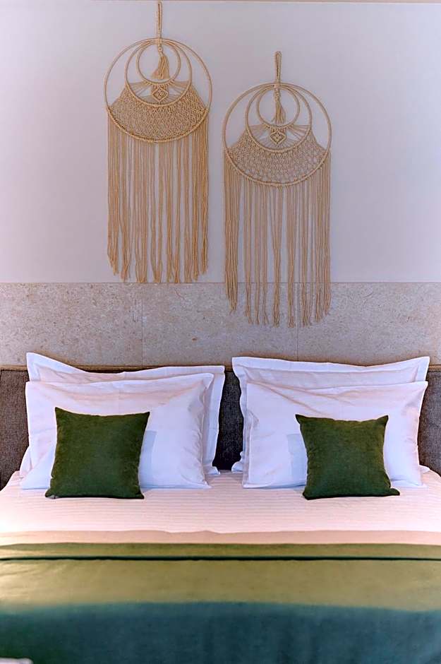 Alezzi Infinity Aparthotel & Spa