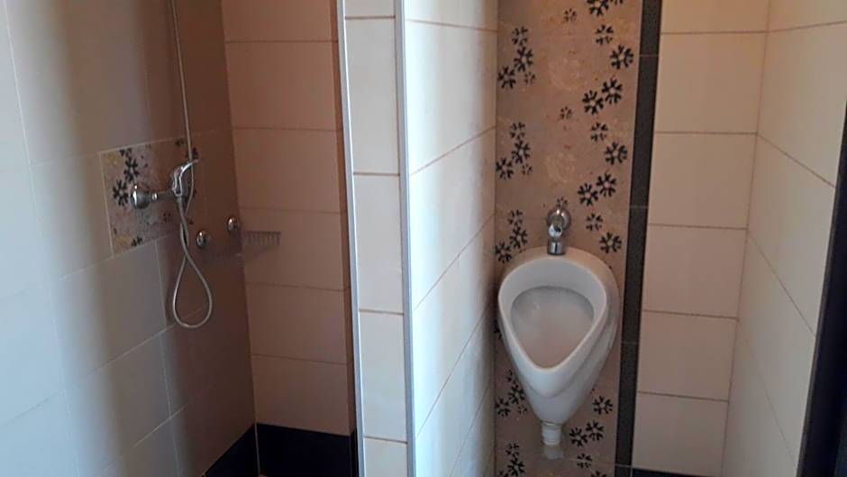 Pokoje Gościnne z łazienkami przy Wrocławiu, darmowy parking