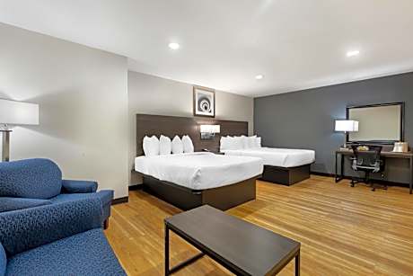 Family Suite with One King Bed, Two Queen Beds and One Sofa Bed - Kitchenette/Non-Smoking