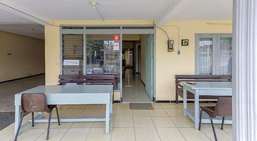 OYO 1289 Cbr Residence