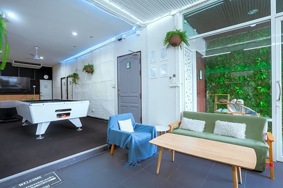 420 Hostel - Ekkamai Buds & Beds