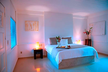 King Size Bed Buffet Breakfast & Hydrotherapy Access