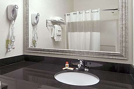 2 Queen Beds Accessible Room Non-Smoking