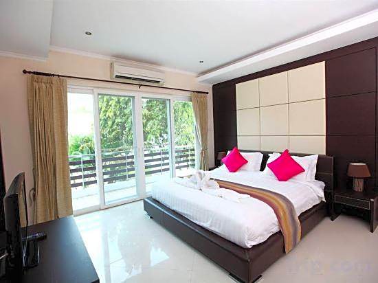 Hidden Palm Pool Villas