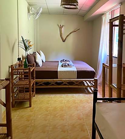 Basic Triple Room with Shared Bathroom