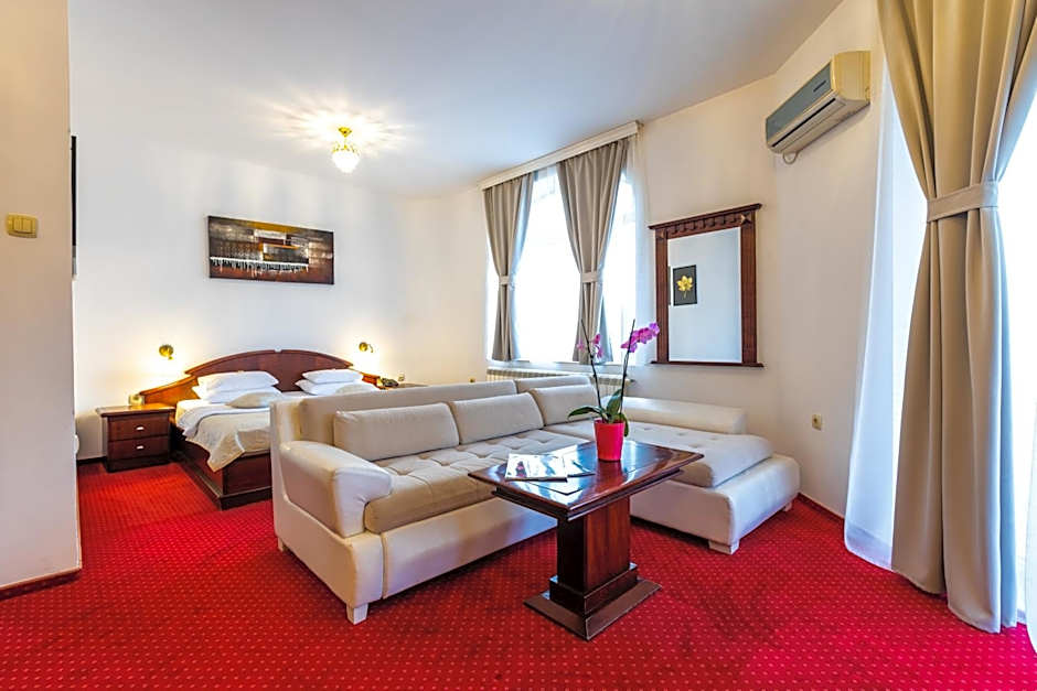 Garni Hotel Royal Crown