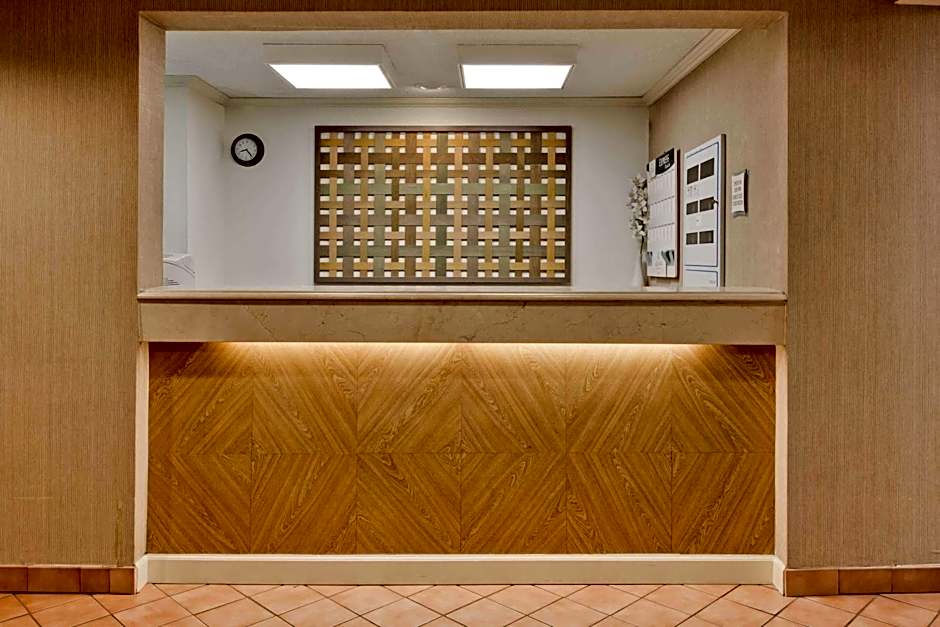 La Quinta Inn & Suites by Wyndham Lakeland East