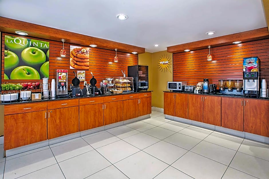 La Quinta Inn & Suites by Wyndham Columbus West - Hilliard