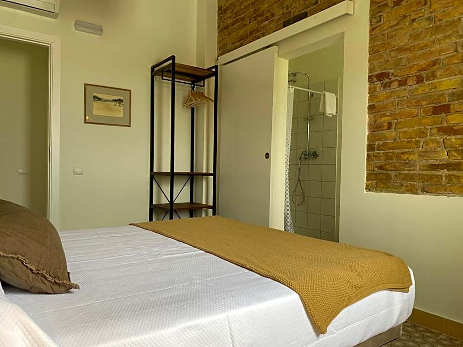 Les Filles (antiga Fonda de la Parra)