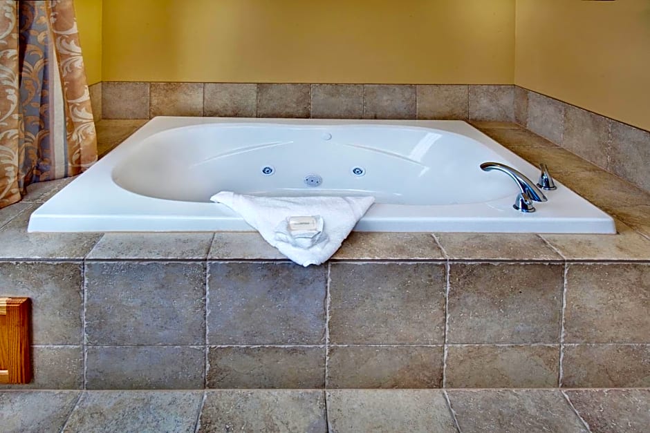 Holiday Inn Express Hotel & Suites Council Bluffs - Convention Center Area By IHG